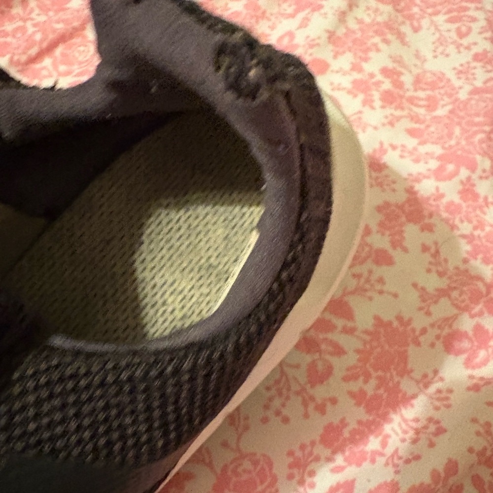 Adidas swift run 1.0 worn great price
men’s 9 women’s 11 Athletic miles left! - Picture 7 of 9